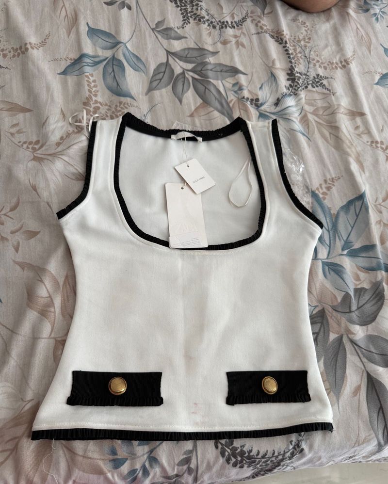 Chic White &amp; Black Trim Tank Top