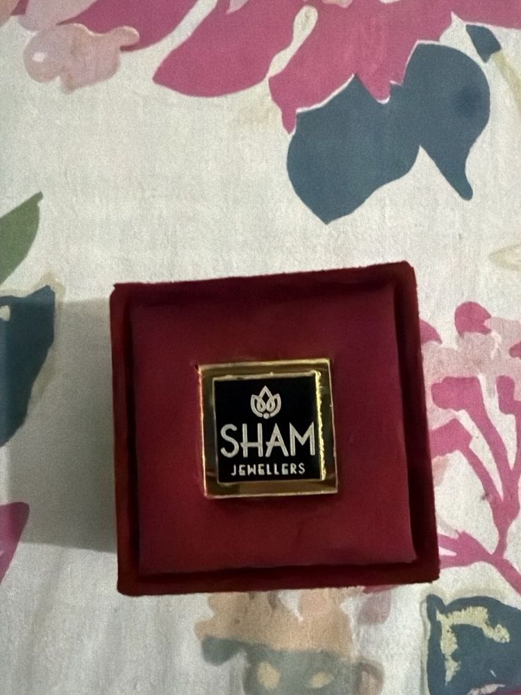 Earrings box