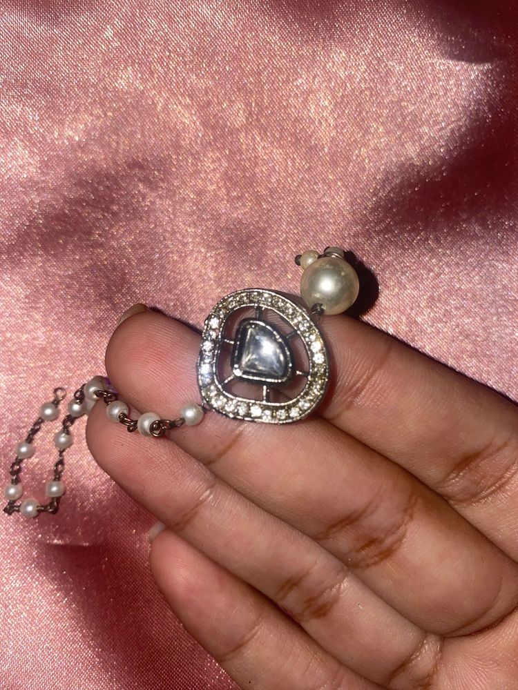 Elegant Pearl &amp; Crystal mangtikka