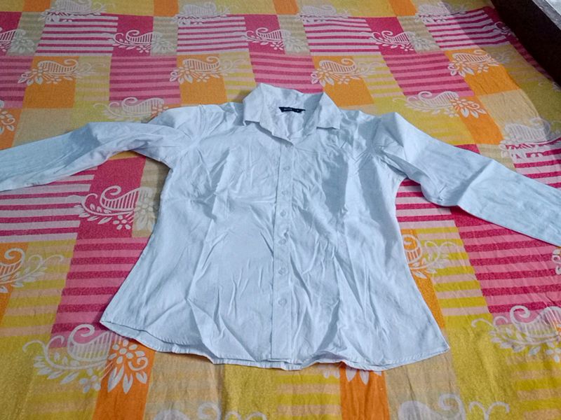 Arrow Small Size 2 Time Use Shirt. Now It Become Small In Me As I Am Wearing M Size Now