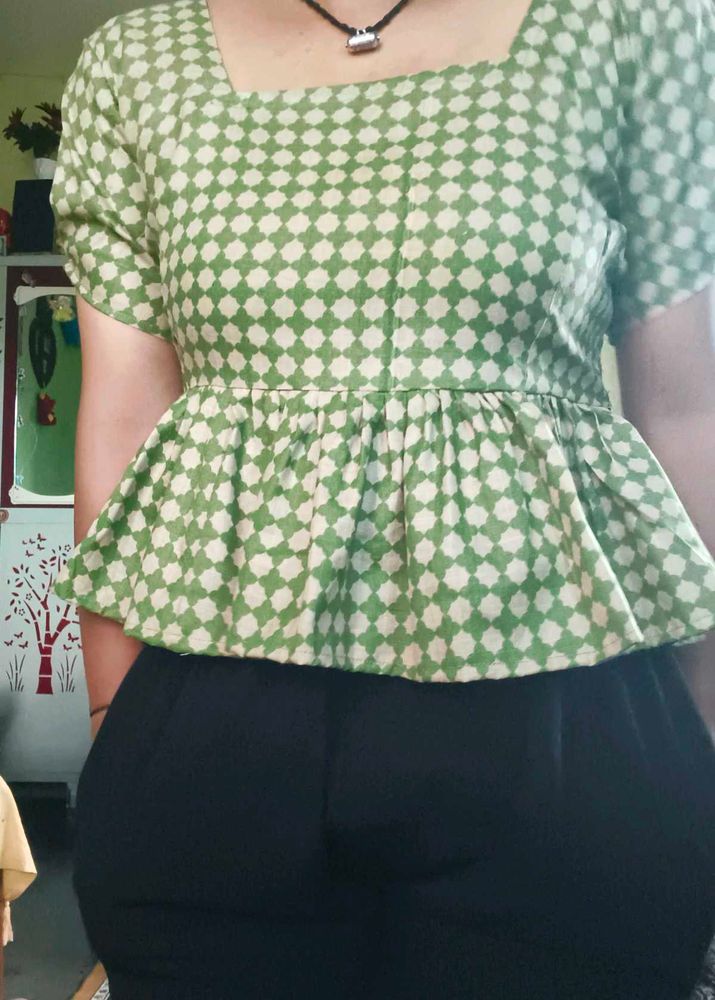 Chic Green &amp; White Peplum Top