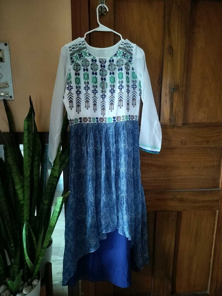Embroidered White &amp; Blue Kurta