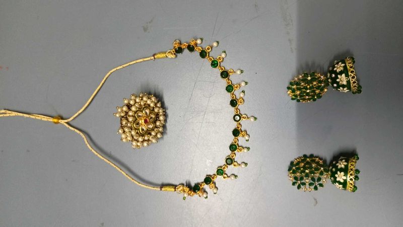 Elegant Green Stone Jewellery Set