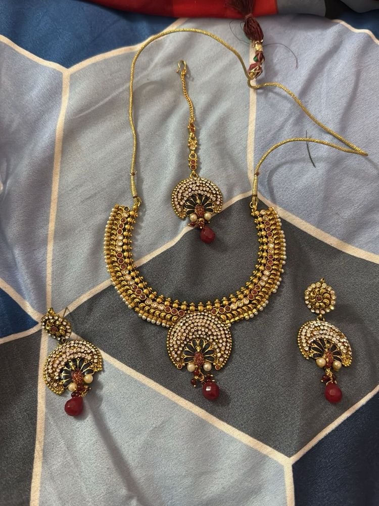 Elegant Gold-Tone Jewelry Set
