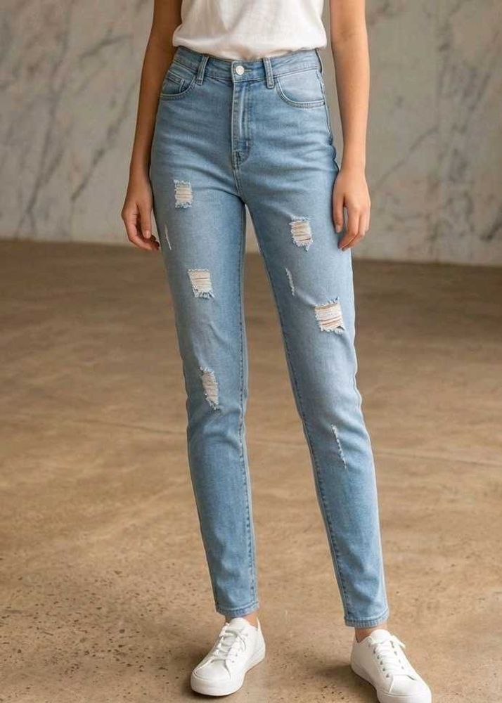 Stylish Ripped Light Wash Jeans
