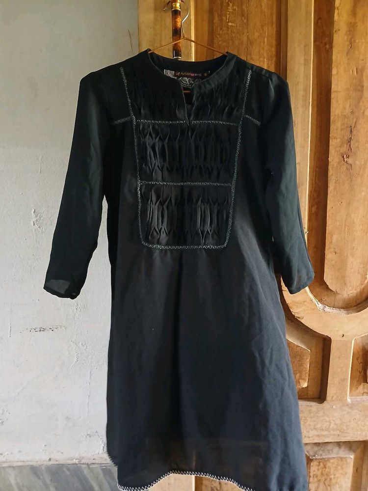 Elegant Black Kurta with Intricate Detailing