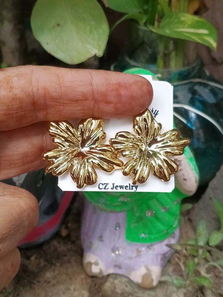 Gold Flower Stud Earrings