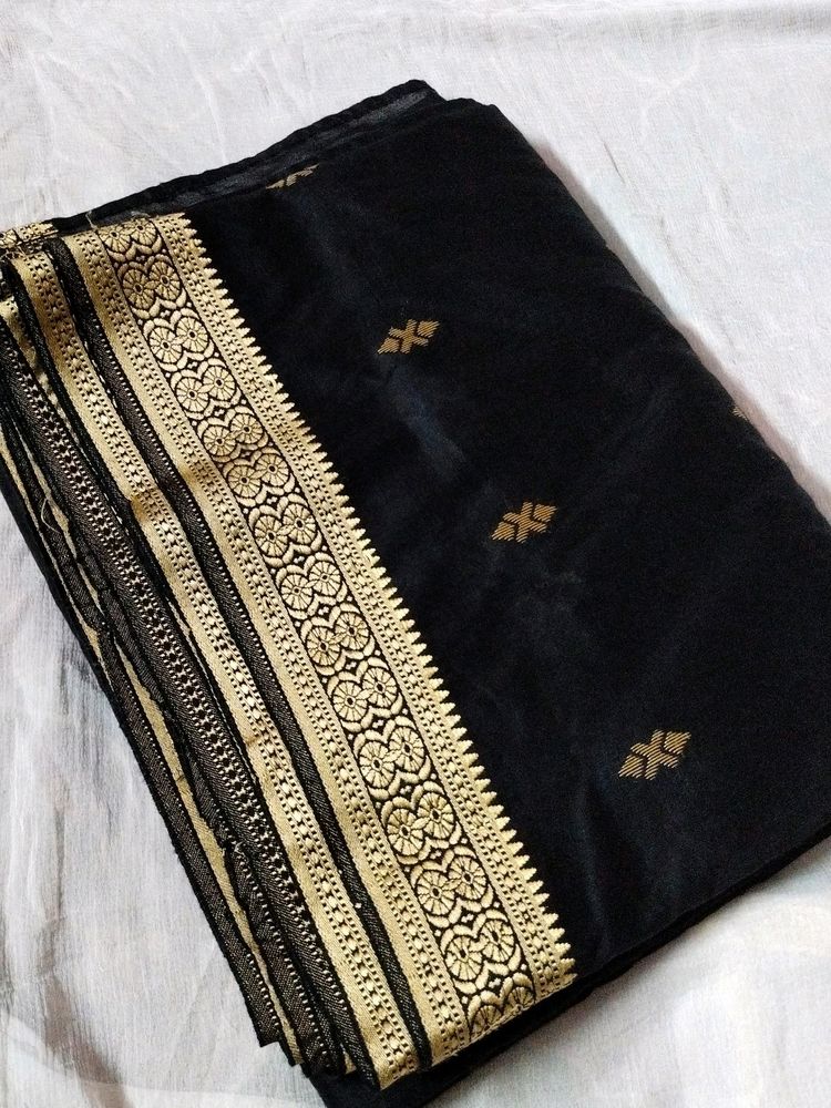 Black 🖤 sarees