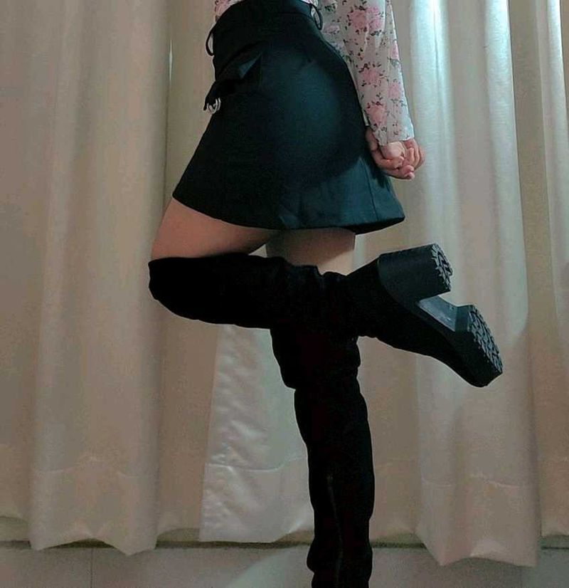 Chic Black Over-the-Knee Boots