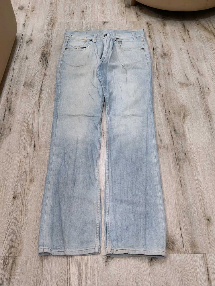 Ma6044 Levi's jeans waist 32 inches