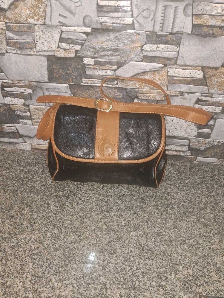 Classic Black &amp; Tan leather  Shoulder Bag