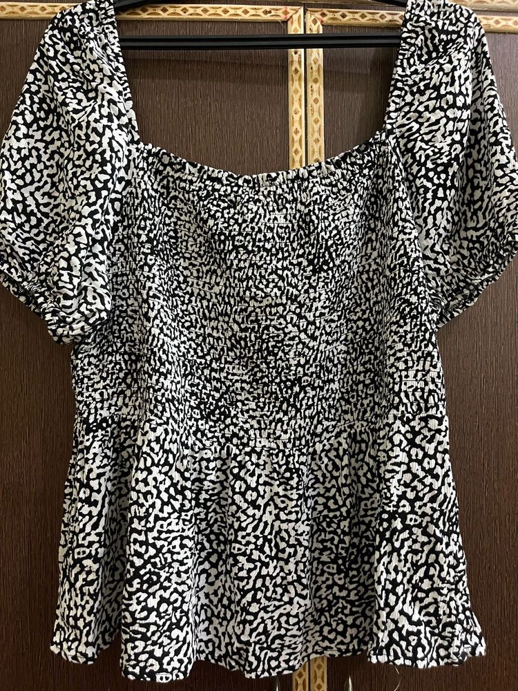 Stylish Black &amp; White Smocked Top