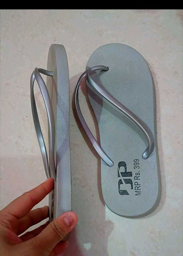 flat footwear o