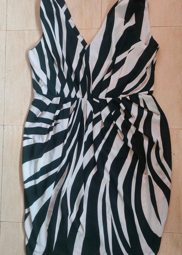 Women M Stylish Zebra Print V-Neck Dress