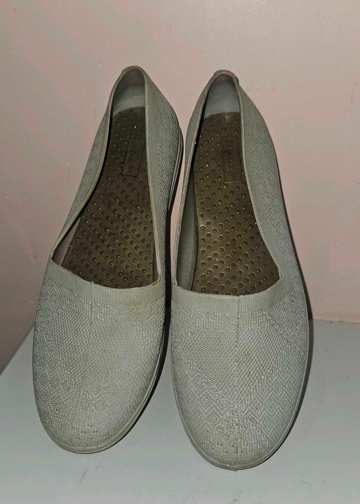 Lightweight Grey Slip-On Flats