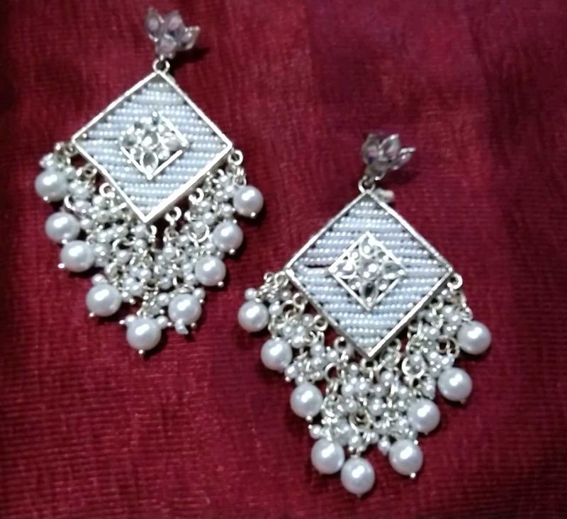 Elegant Pearl Dangle Earrings