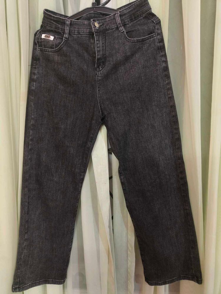 WOMEN STRAIGHT FIT JEAN (stretchable)