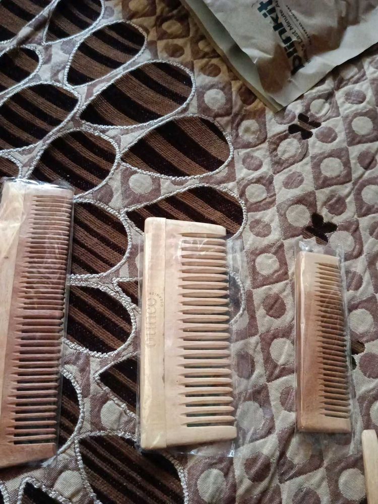 Wooden Comb Any@150 each
