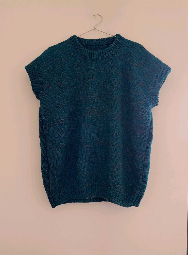 Unisex Bottle green Knit Sleeveless Sweater