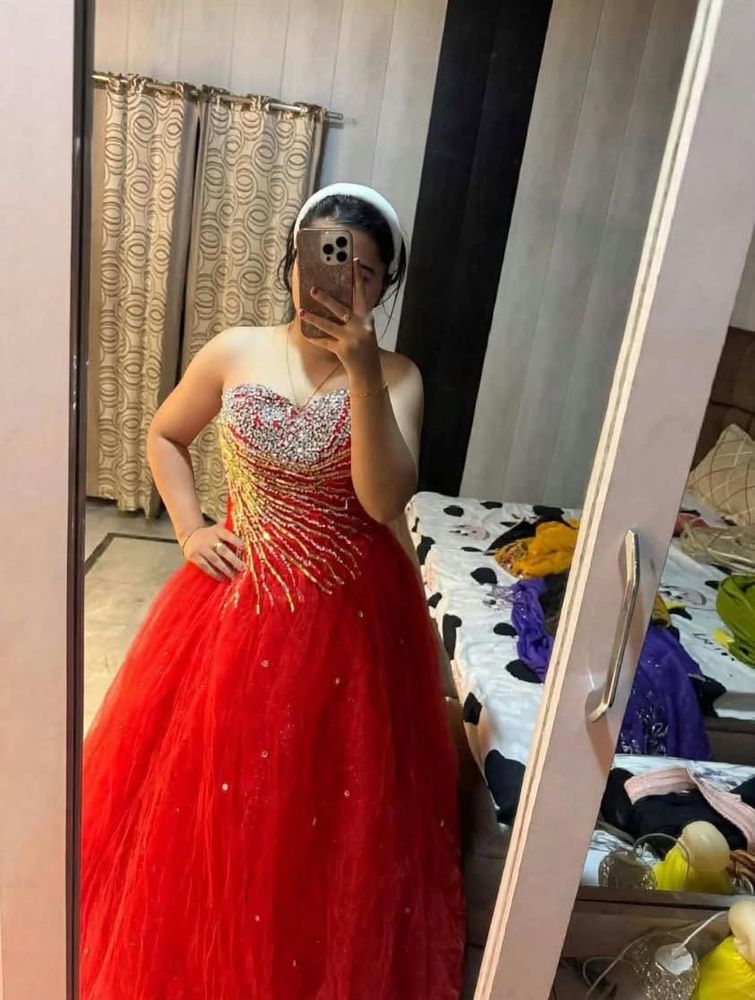 Stunning Red Ball Gown(fix price)🎀