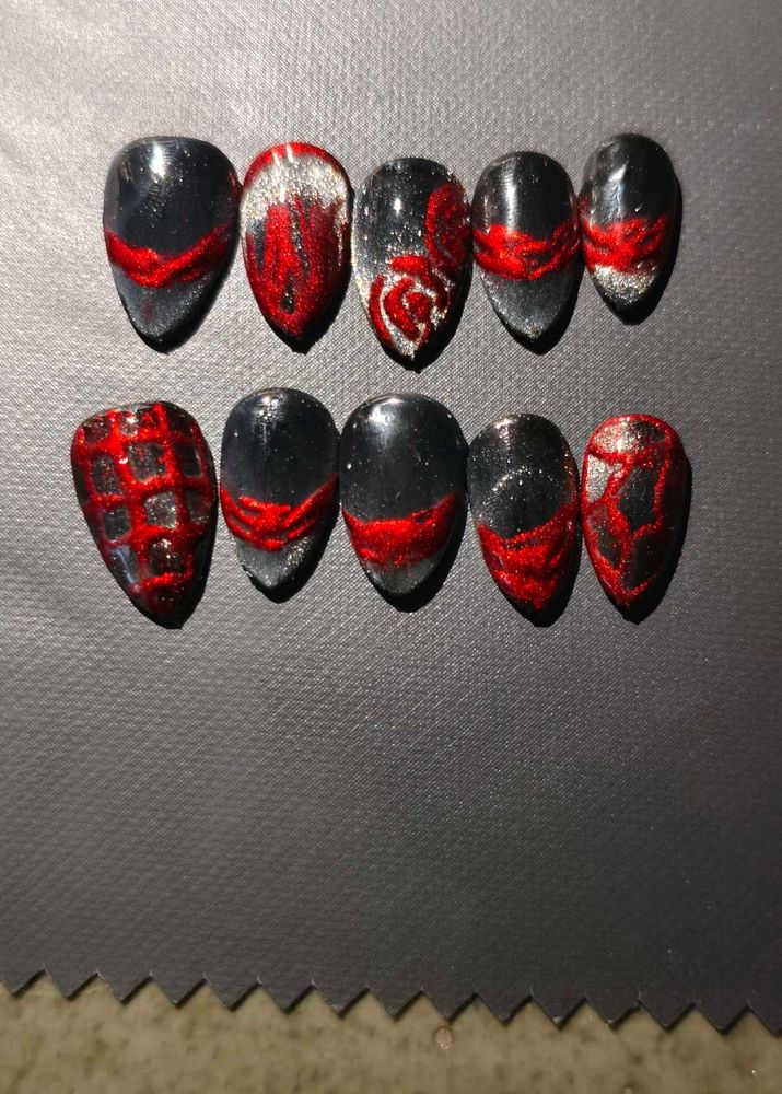 Gothic hand designed Black &amp; Red Press-On Nails