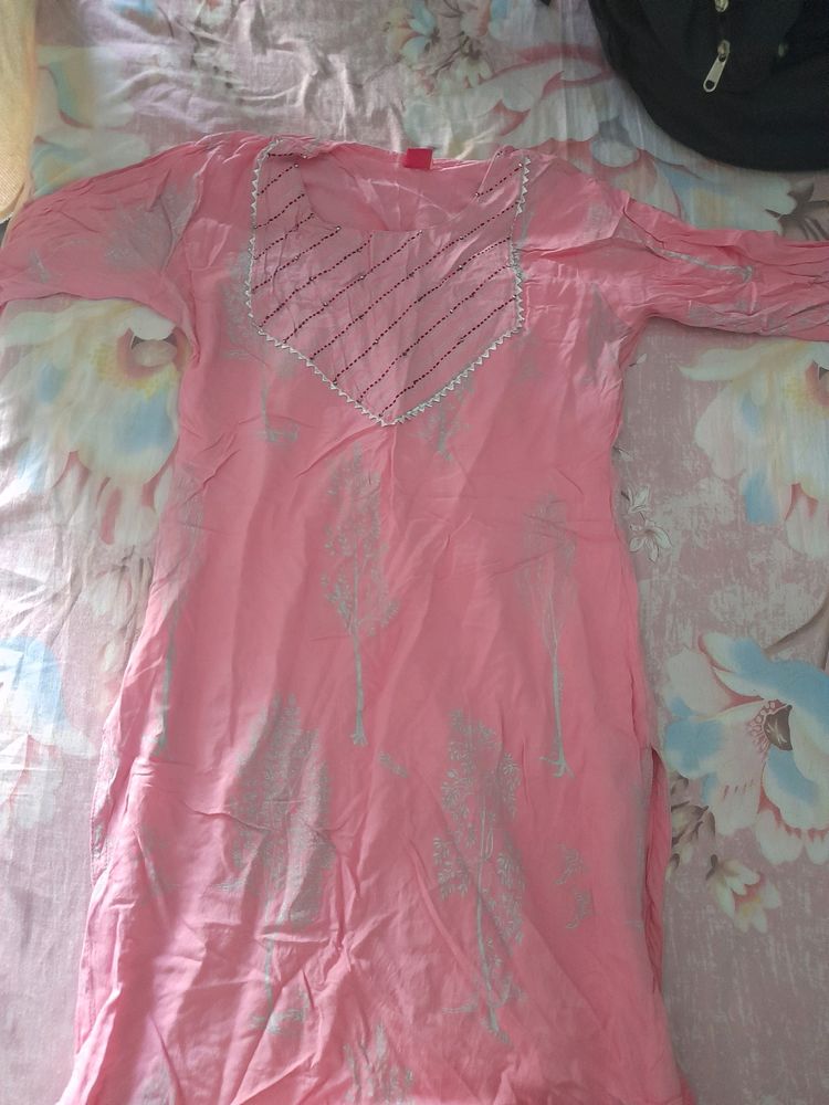 Pink Kurti💗 With Black Thread Work On The Front.