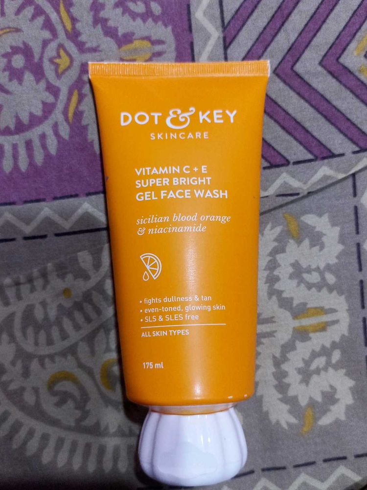 Dot &amp; Key Face Wash