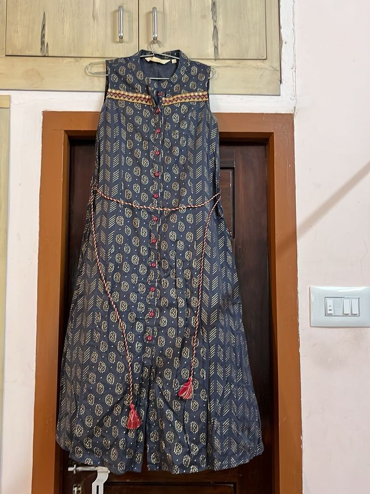 Stylish Sleeveless Printed Kurta