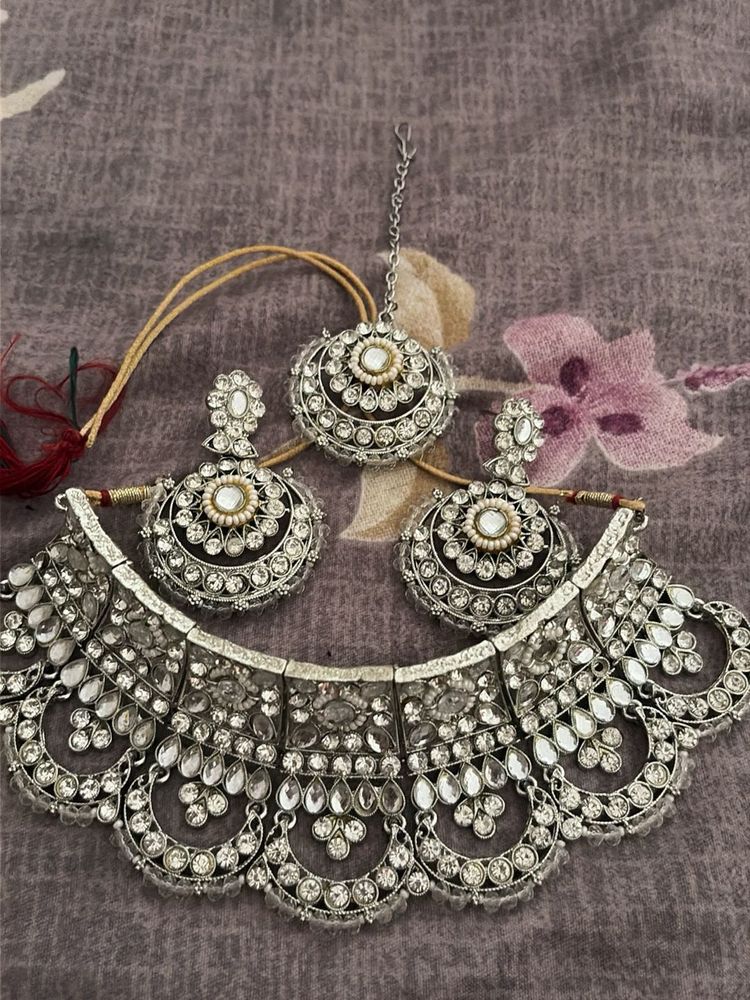 Exquisite Kundan &amp; Pearl Jewelry Set