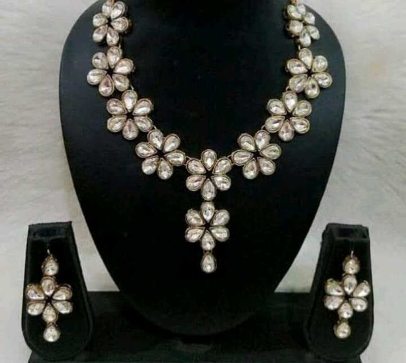 Stunning Flower Design Necklace &amp; Earring Set