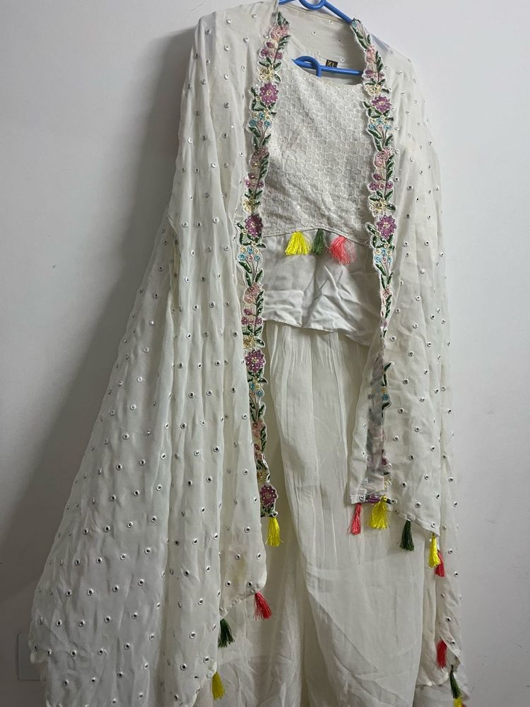 Elegant White Kurta Set with Embroidery