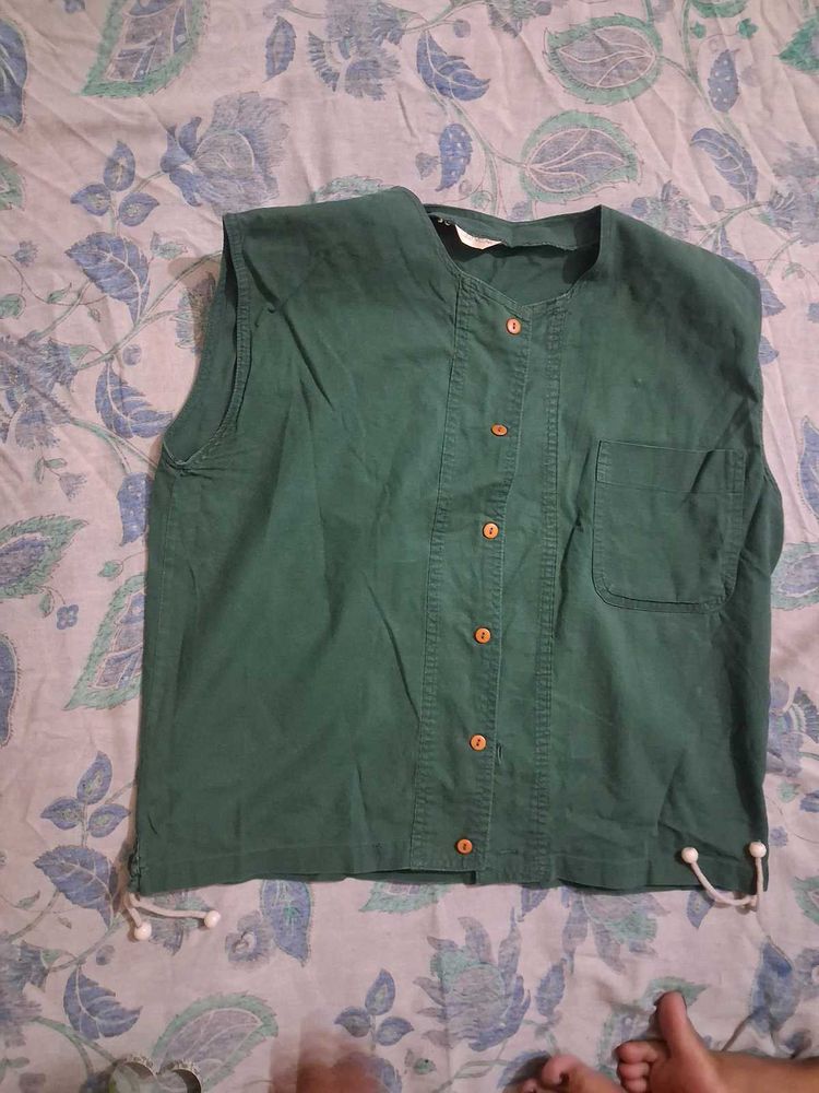 Green Sleeveless Button-Up Top