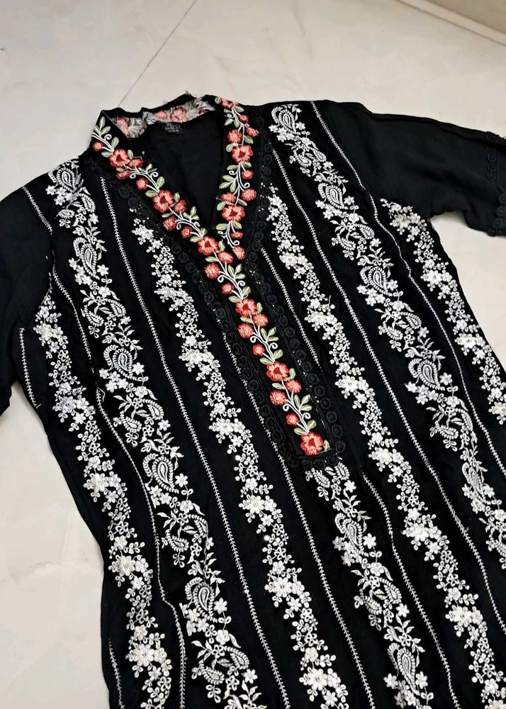 Elegant Black Embroidered Kurta