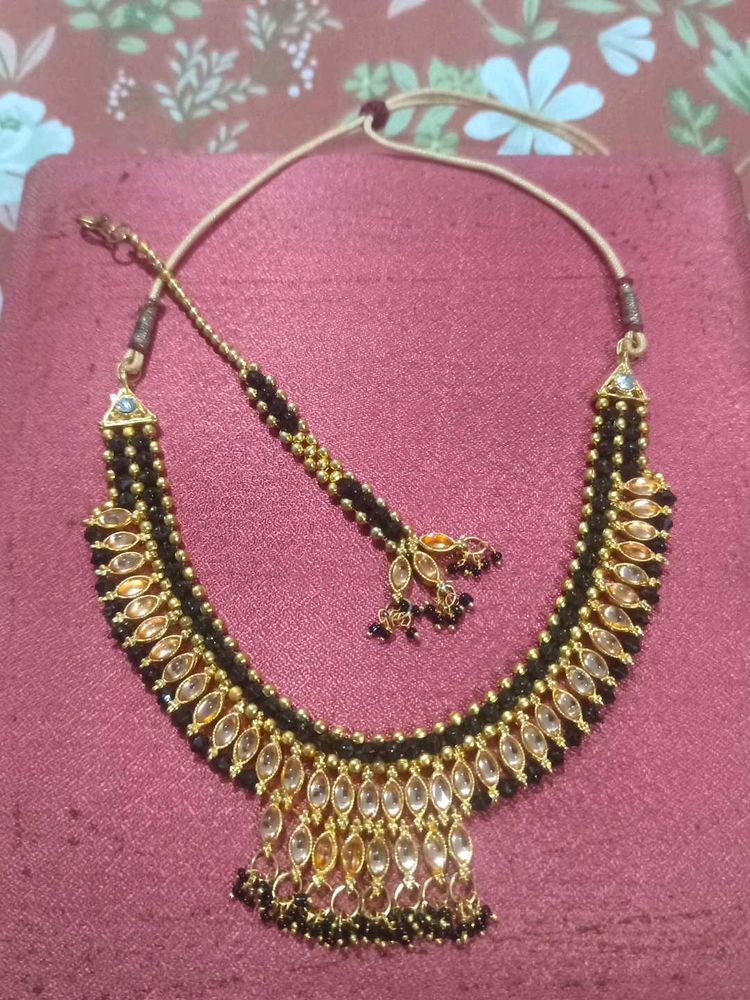 Elegant Necklace &amp; Maangtika Set in black