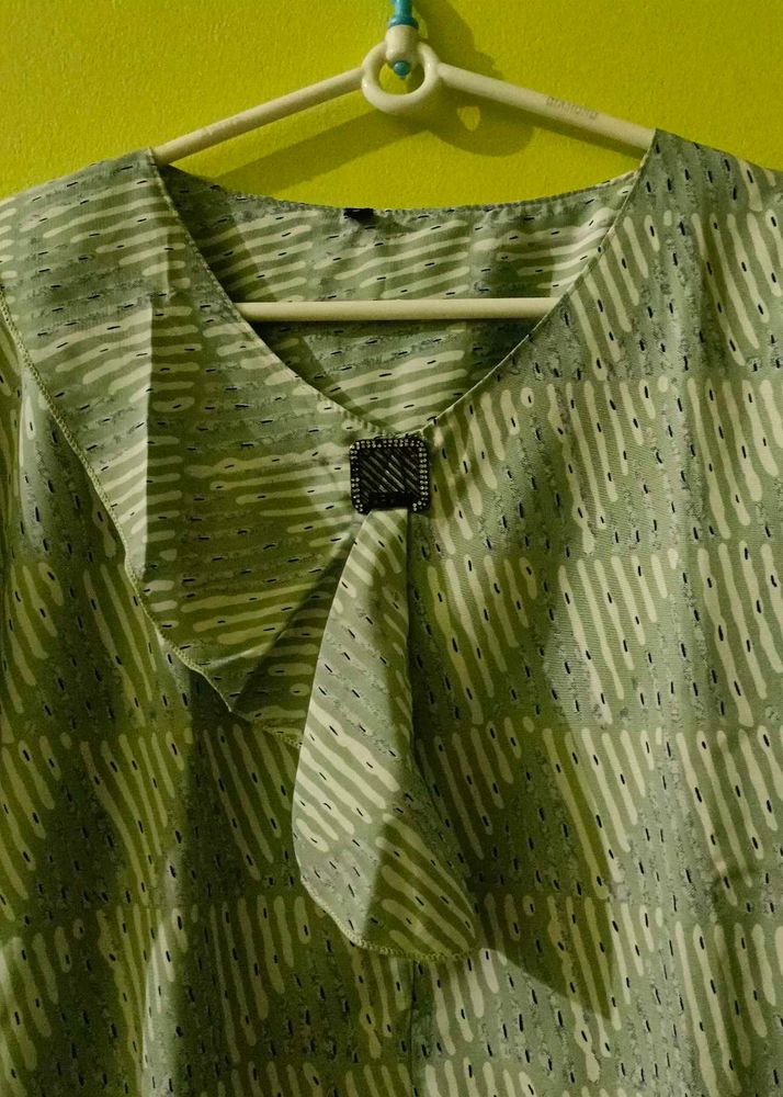 Green colur casual wear top perfect for everyday.