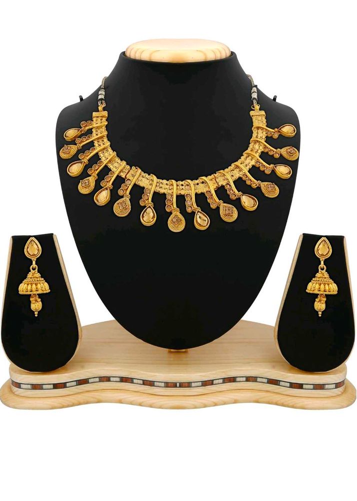 Elegant Gold-Toned Necklace Set