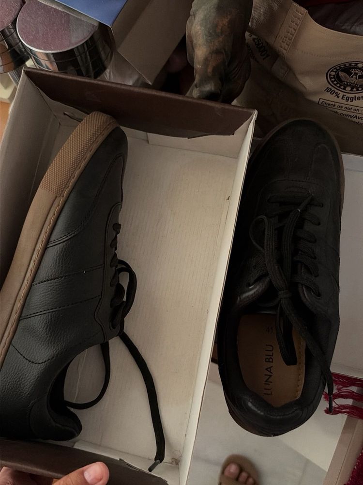 Stylish Black Luna Blu Sneakers