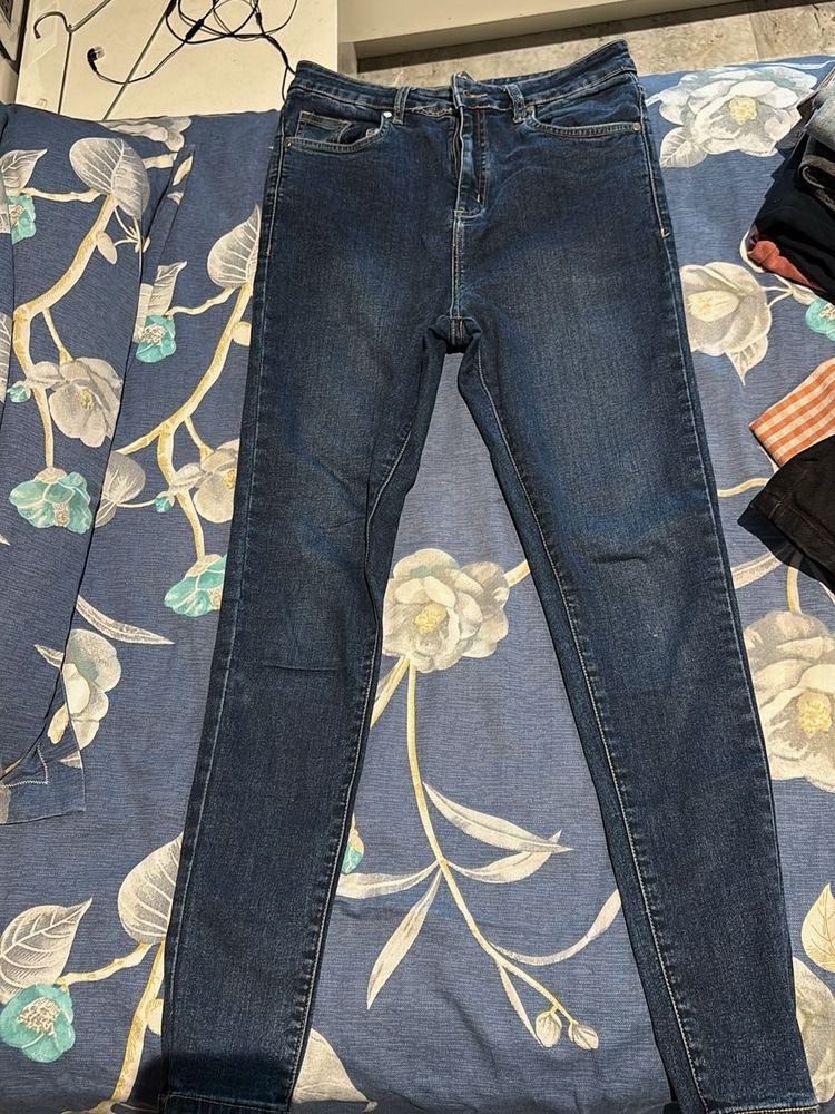 Dark Wash low-Waisted Skinny Jeans
