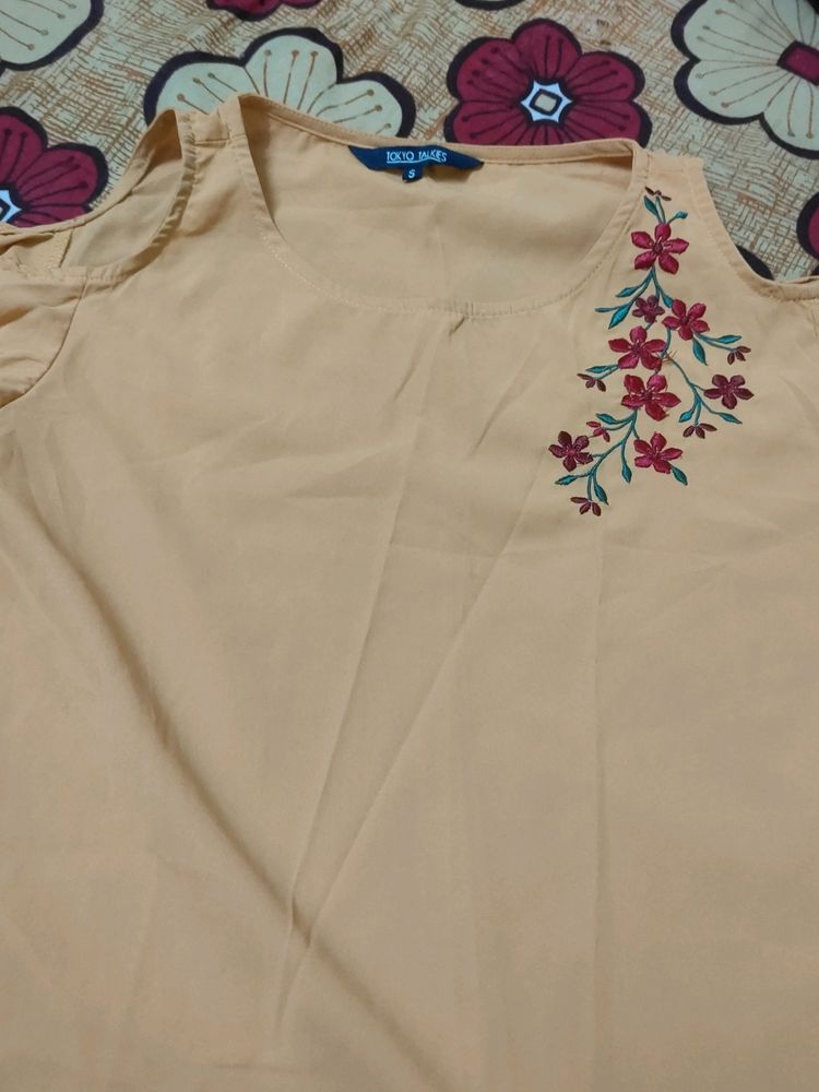 Tokyo Jane Cold Shoulder Floral Top