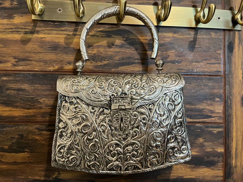 👜 Silver Royal Antique Bag