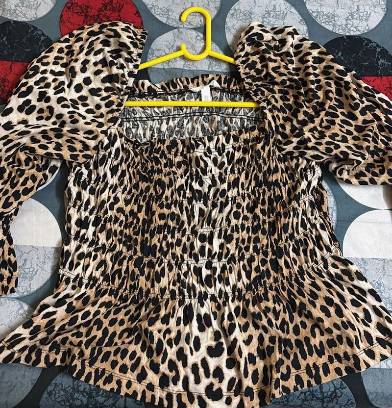 H&amp;M Leopard Print Smocked Puff Sleeve Top