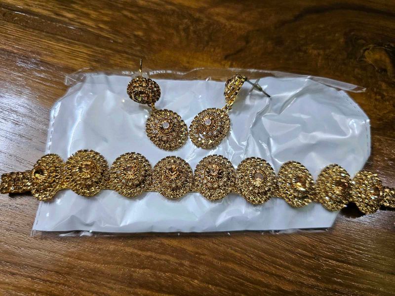 Exquisite Kundan Choker &amp; Earring Set