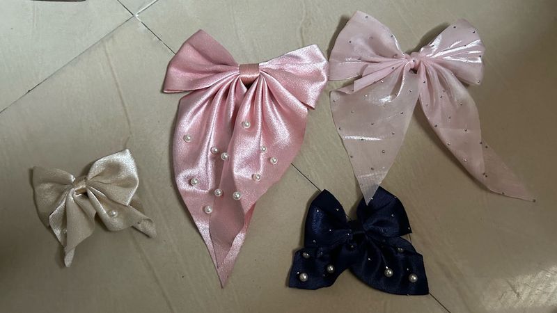 Set of 4 Pearl Bow Hair Clips
