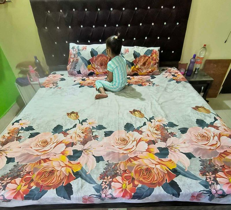 King size Floral Bedsheet Set..