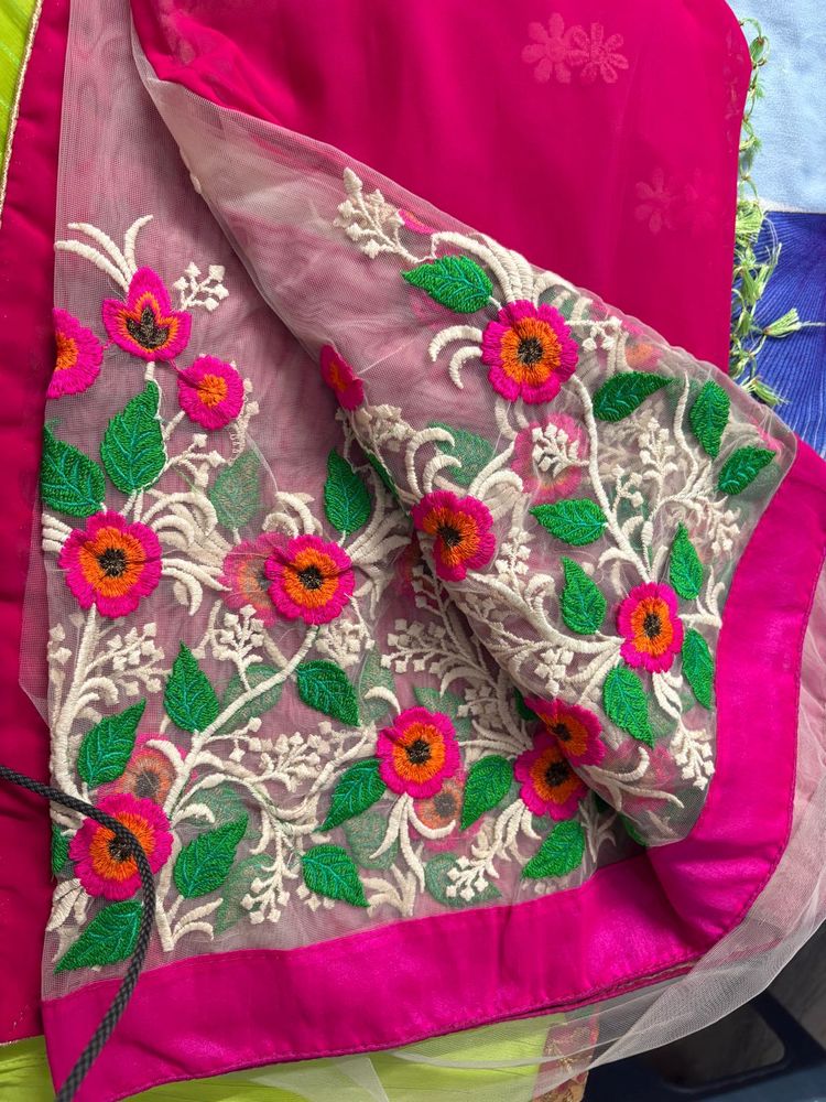 🔥SALE🔥Stunning Pink Embroidered Saree