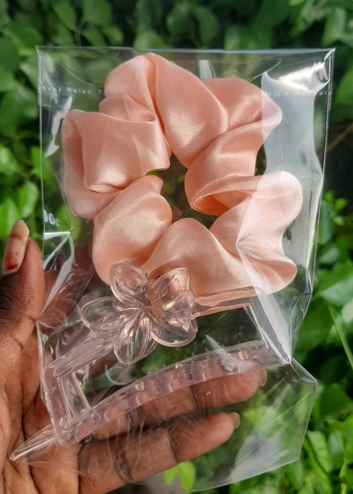 2 Pack Cute Peach Scrunchie &amp; Hair Claw Set