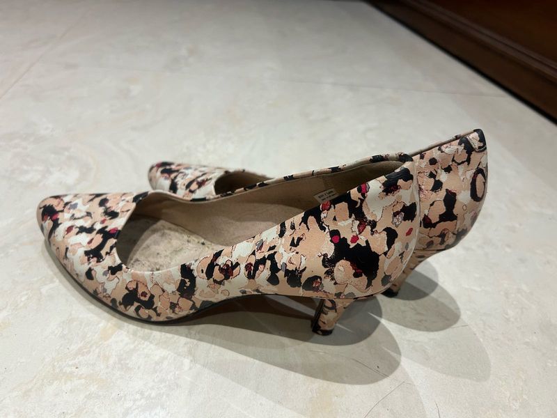 Stylish Kitten Heel Pumps