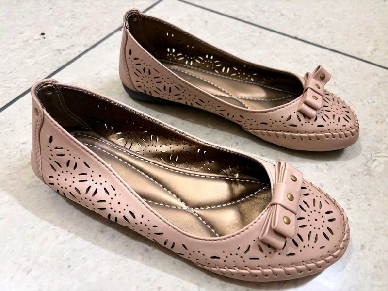 Chic Pink Ballet Flats with Bow Detail