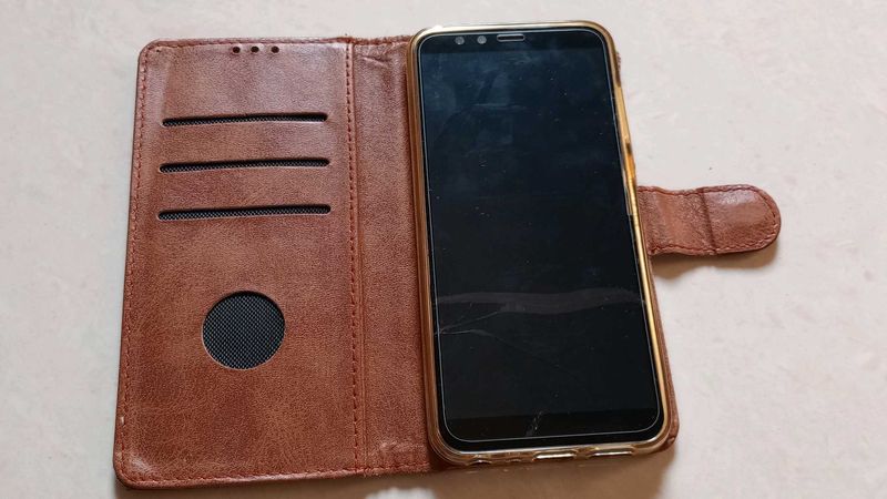 Honor 9 mobile phone with charger