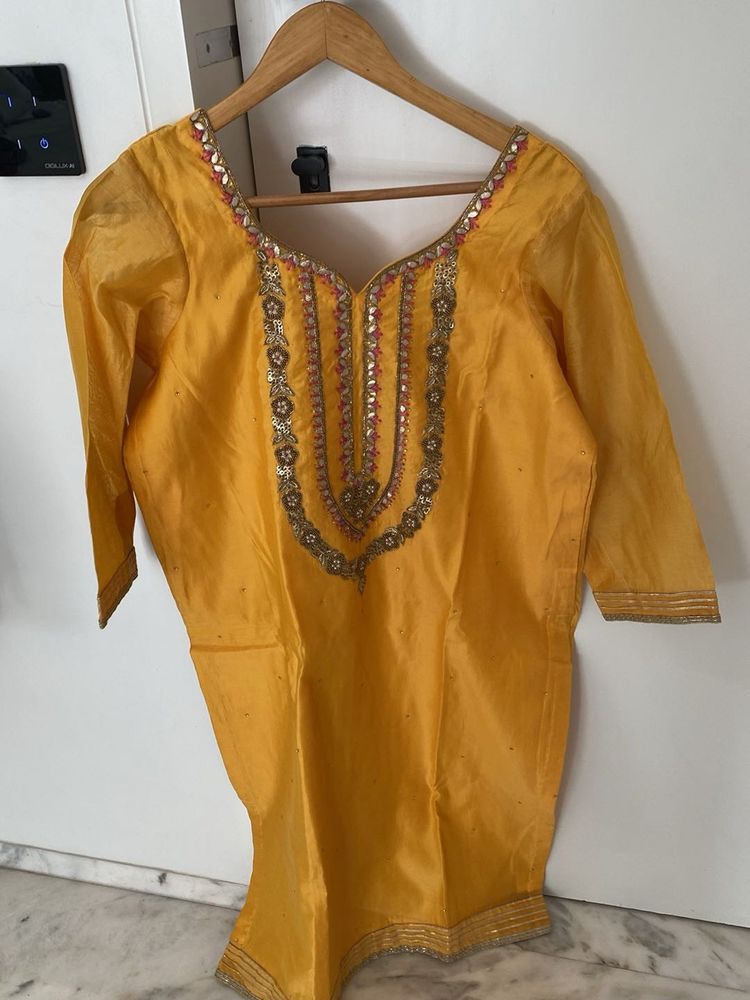 Elegant Yellow Embellished Kurta